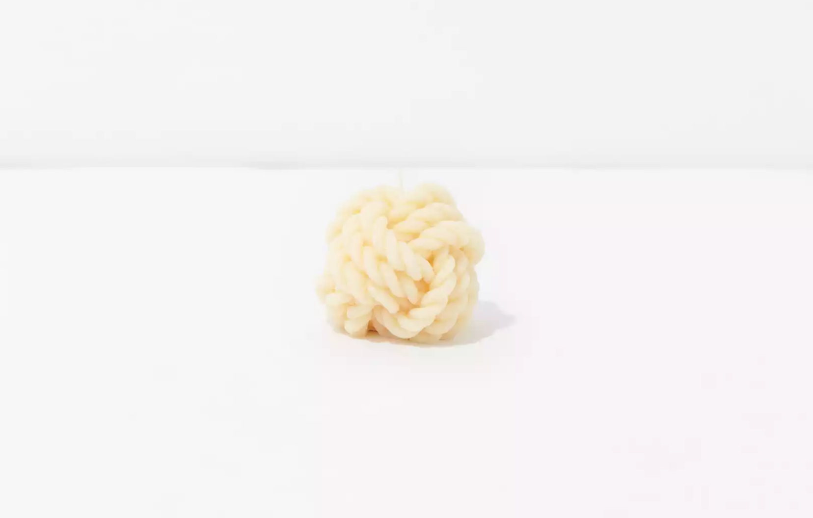 Yui Brooklyn Knit Ball Candle