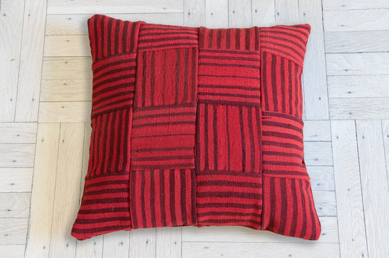 Ponchos Rojas Vintage Material Pillow